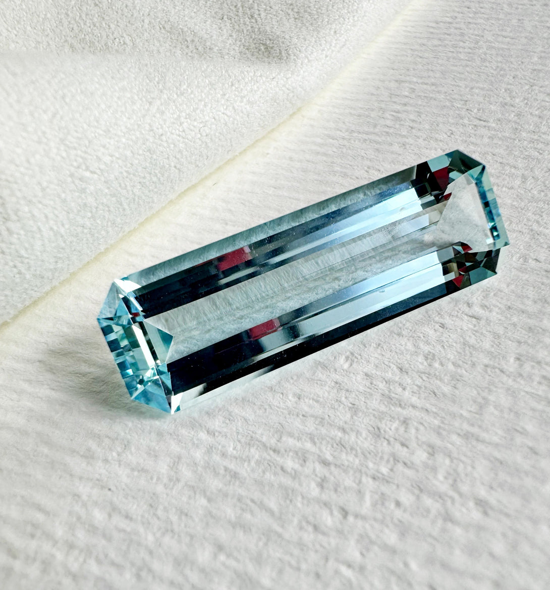 Majestic Sky-Blue Aquamarine | Emerald Silhouette 16.43 ct - LUVICI GEMS INTERNATIONAL