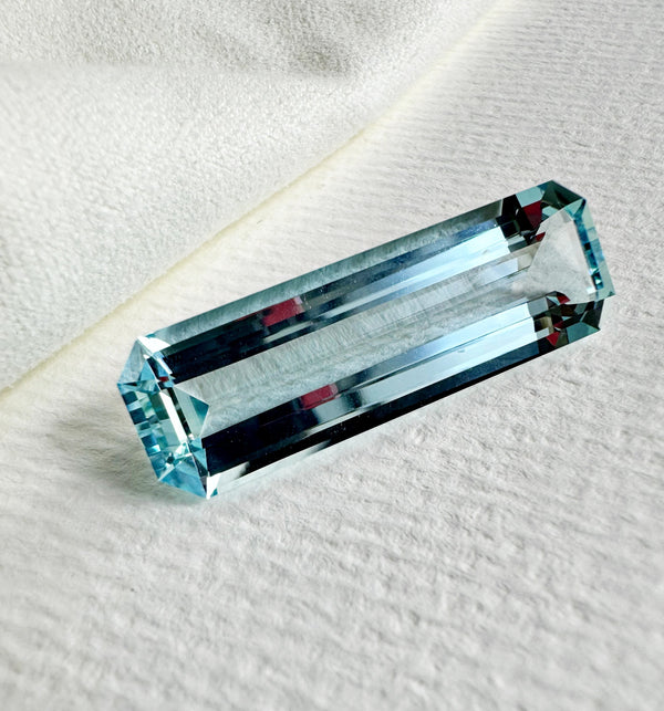 Majestic Sky-Blue Aquamarine | Emerald Silhouette 16.43 ct - LUVICI GEMS INTERNATIONAL