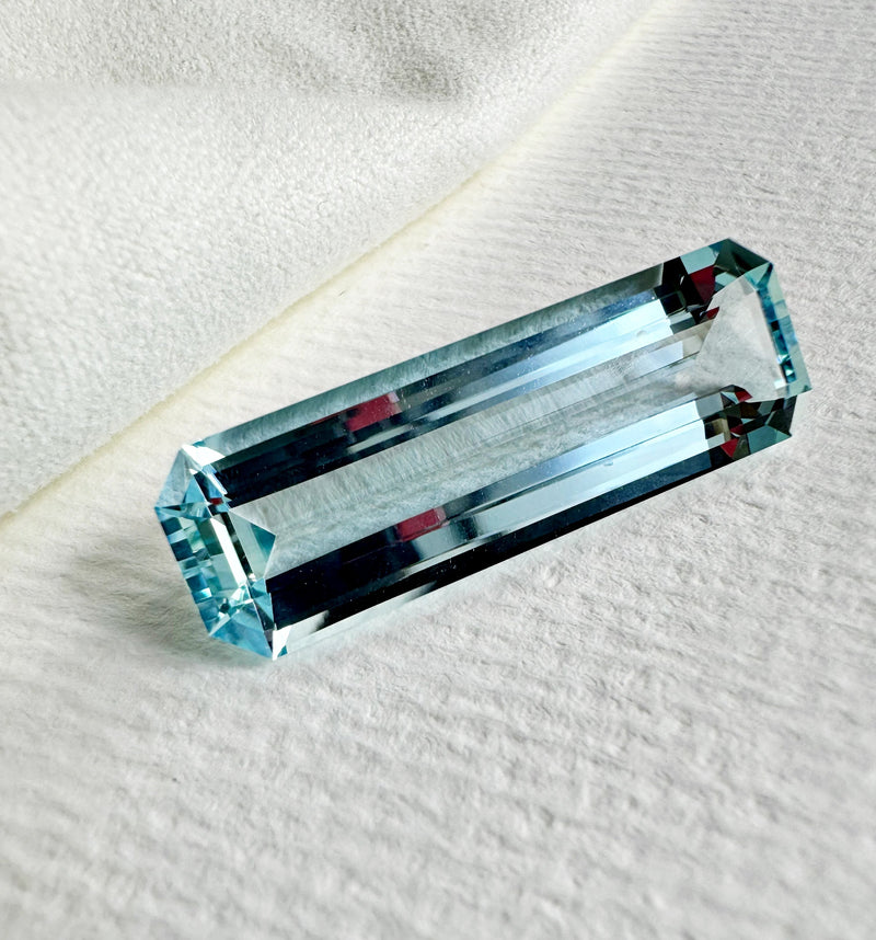 Majestic Sky-Blue Aquamarine | Emerald Silhouette 16.43 ct