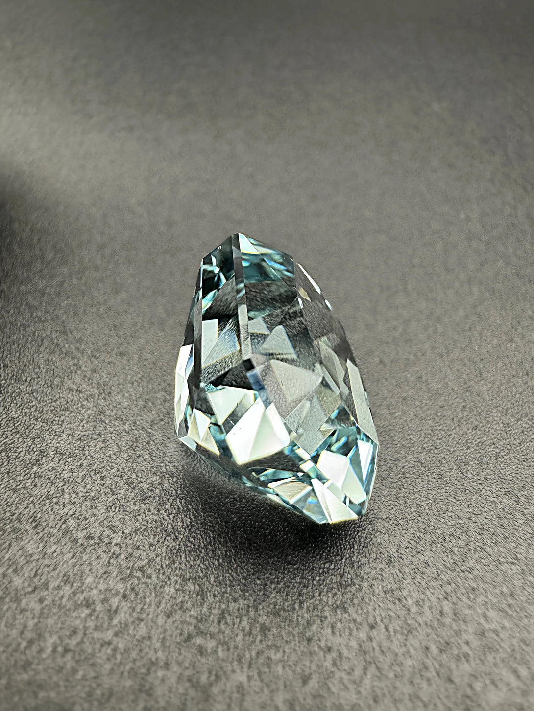 Radiant aquamrine LA MAISON | THE OFFICIAL LUVICI STORE