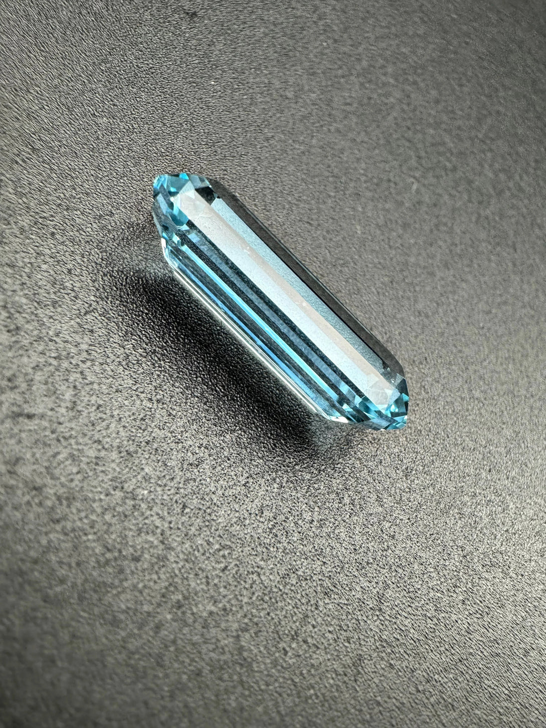 SKY BLU AQUAMRINE 11.4CT | THE MAJESTIC GLACIAL MUSE LA MAISON | THE OFFICIAL LUVICI STORE