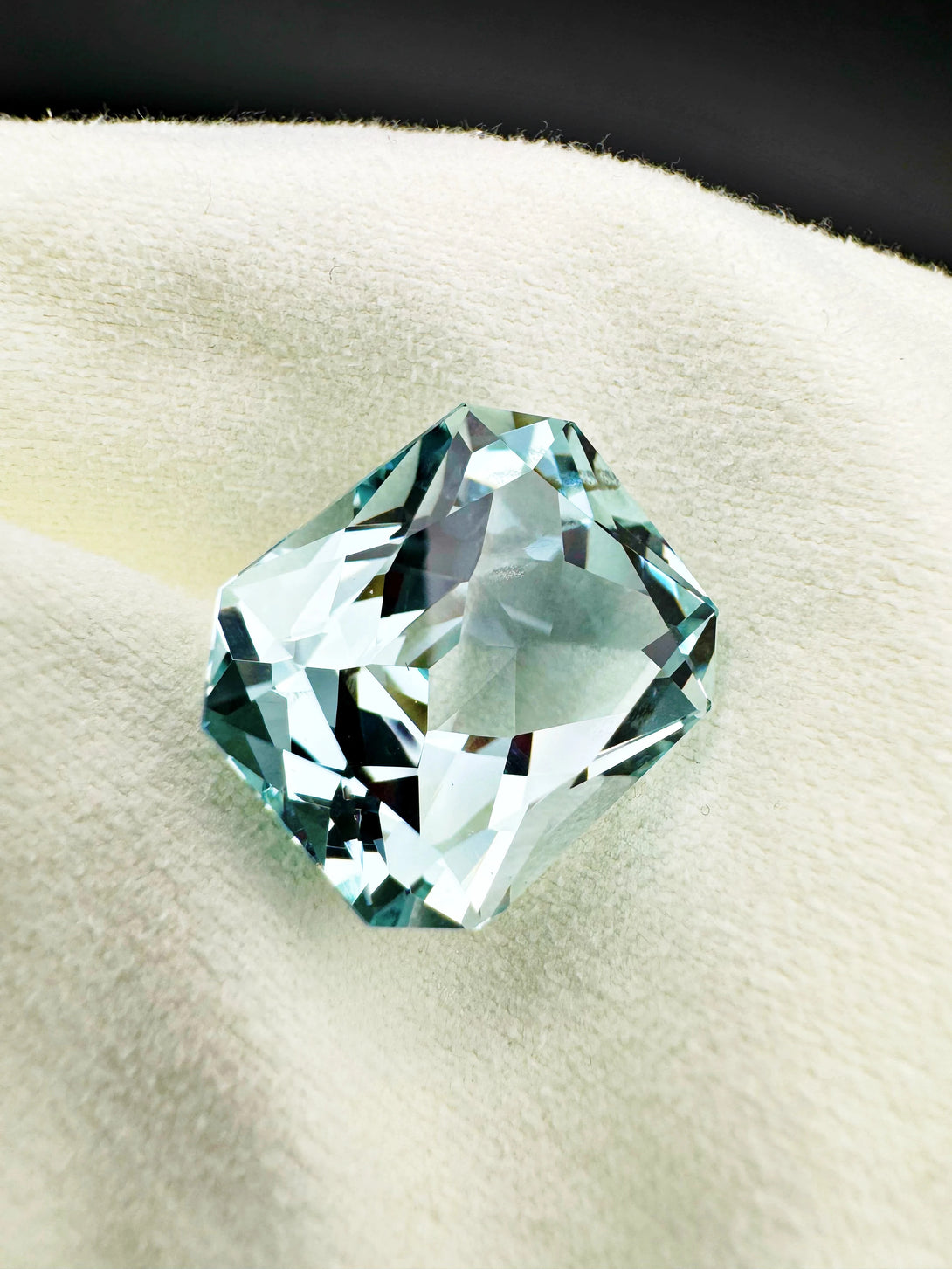 Radiant aquamrine LA MAISON | THE OFFICIAL LUVICI STORE