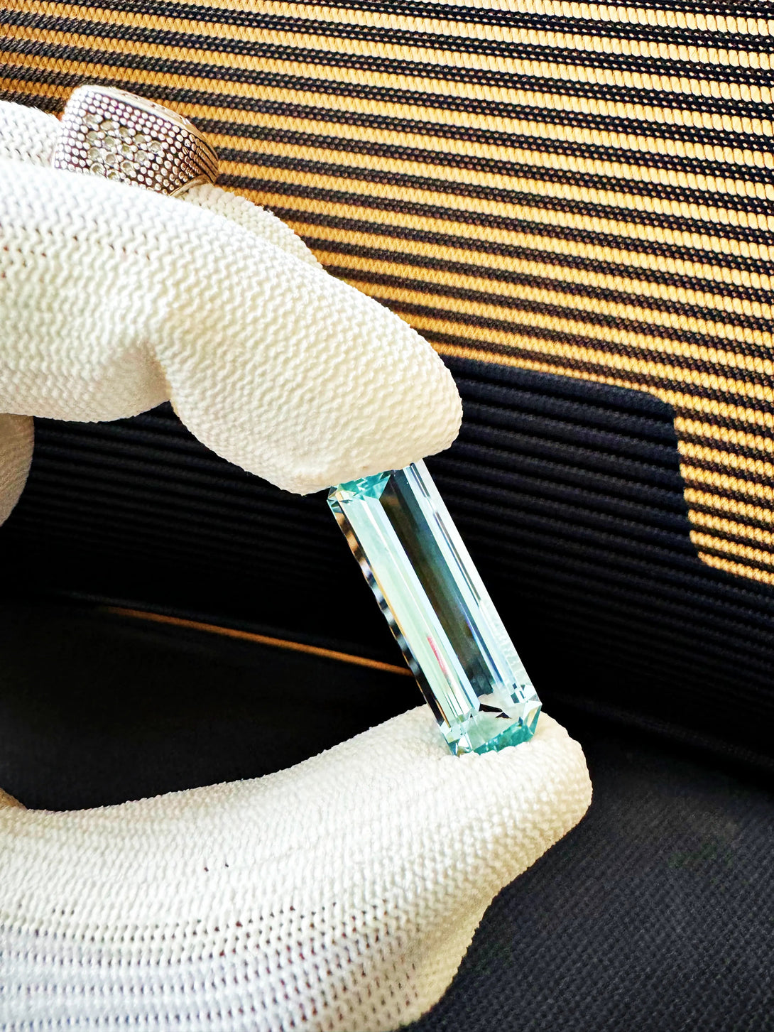 Majestic Sky-Blue Aquamarine | Emerald Silhouette 16.43 ct - LUVICI GEMS INTERNATIONAL