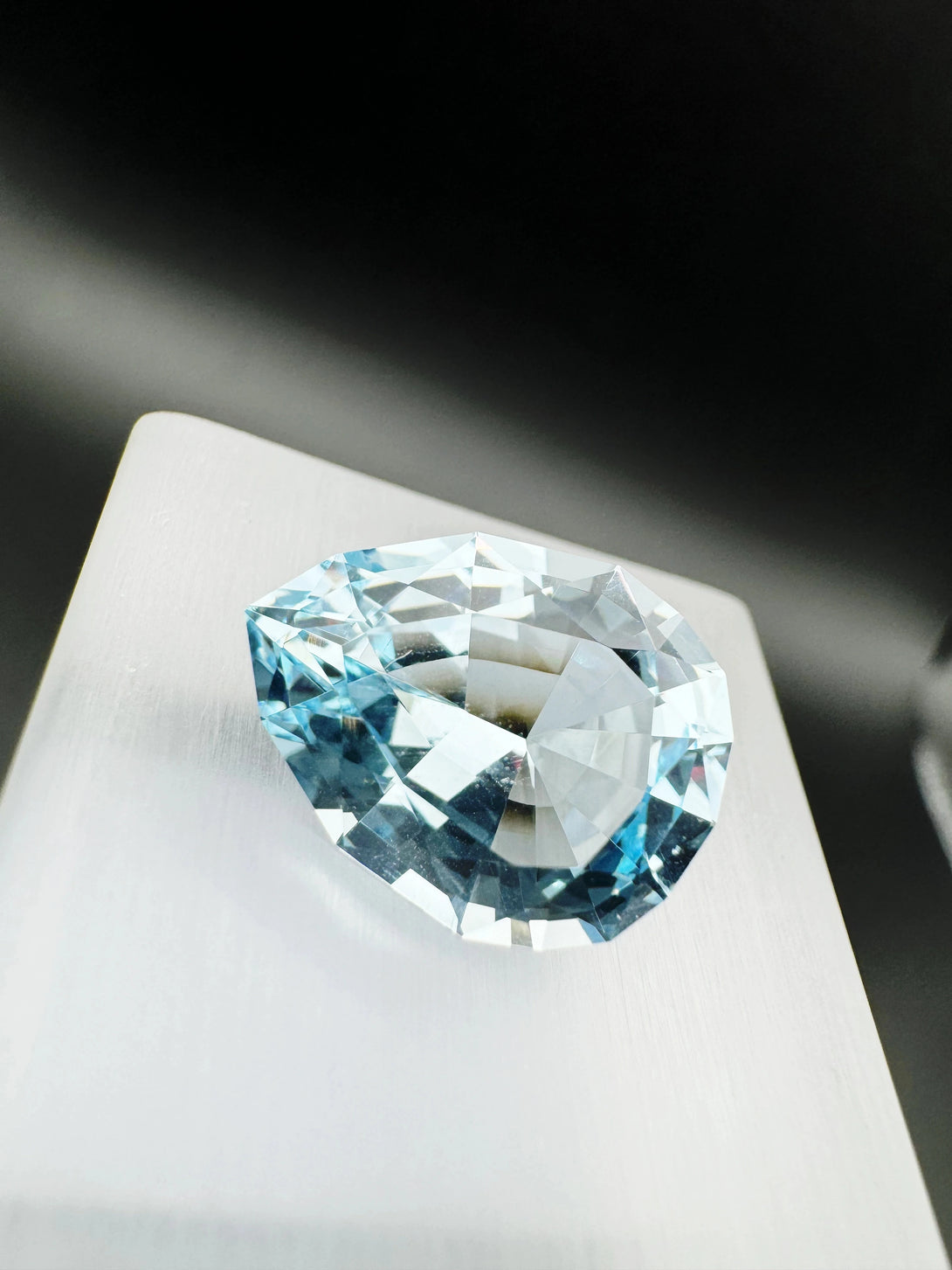 Fancy Pear Aquamarine 7.08ct | Mermaids Tear LA MAISON | THE OFFICIAL LUVICI STORE