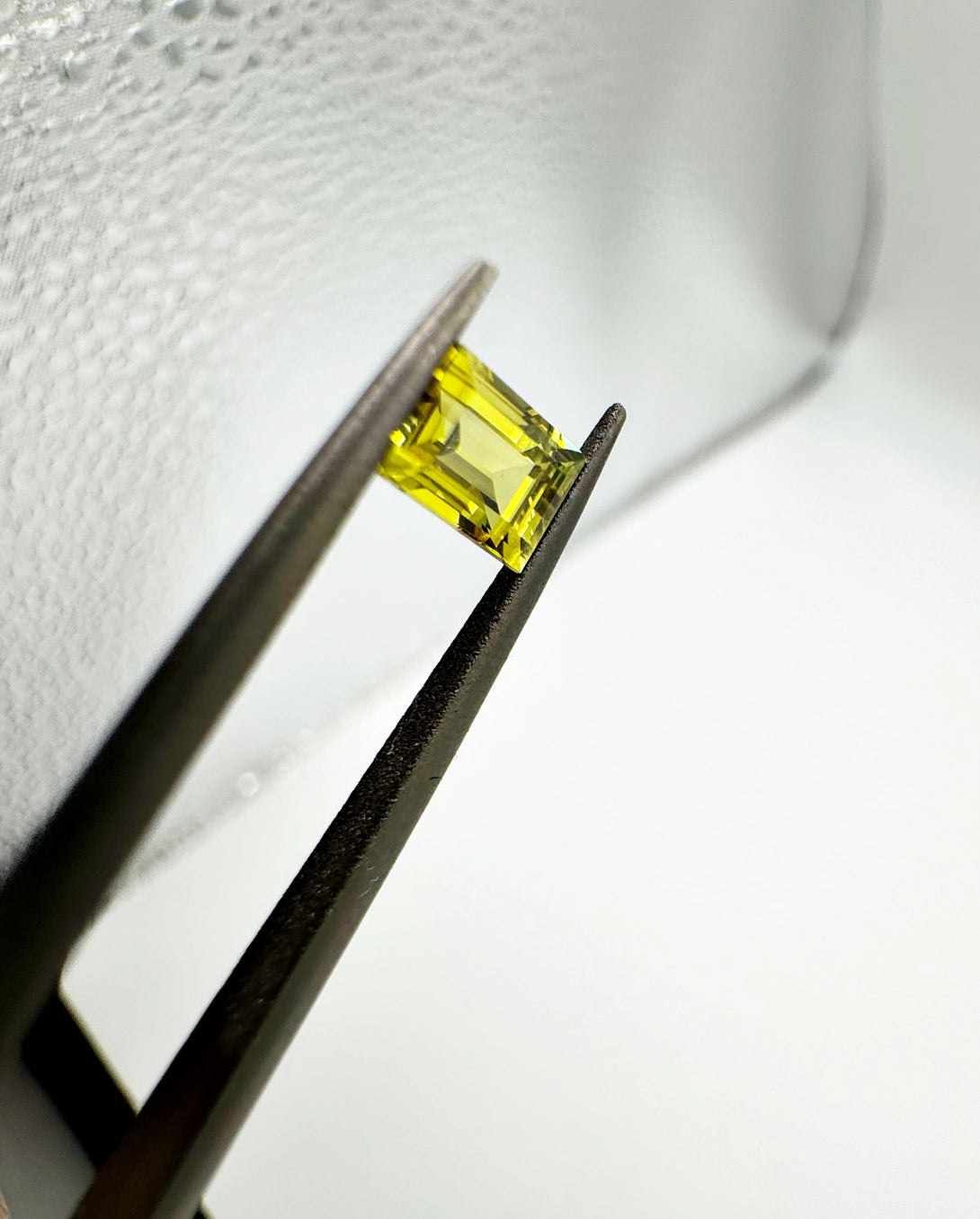 The Canary |Yellow Baguette Sapphire 0.85ct - LUVICI GEMS INTERNATIONAL
