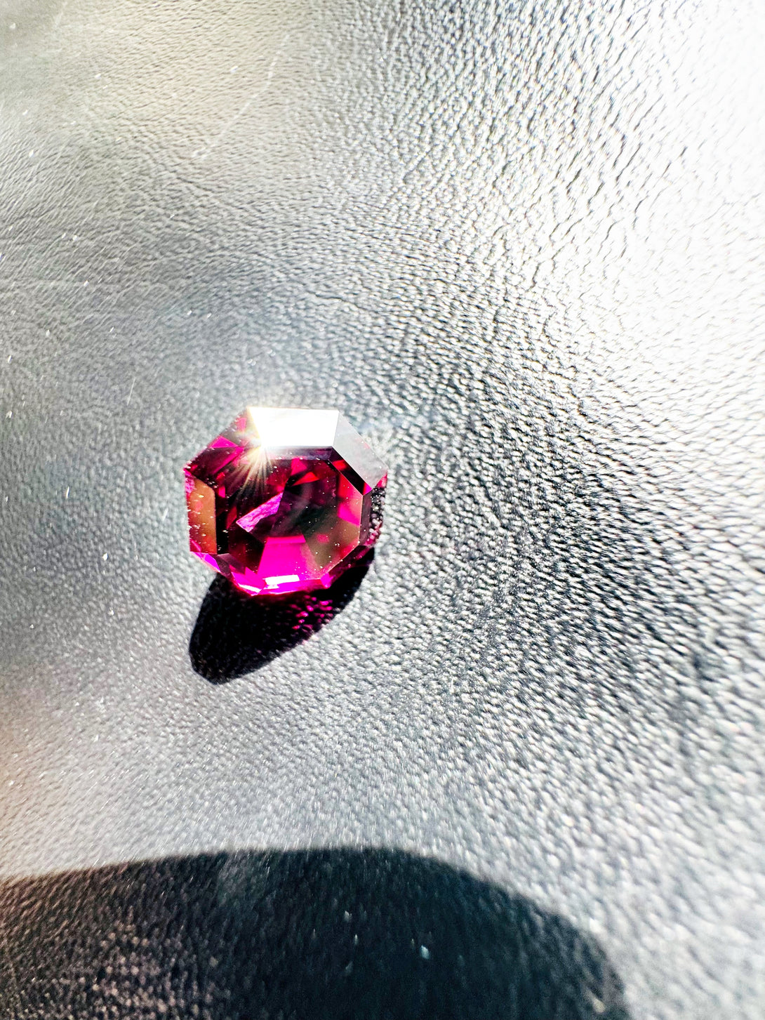 Octagon Rhodolite Garnet | 5.11 ct Malawi Garnet - LUVICI GEMS INTERNATIONAL
