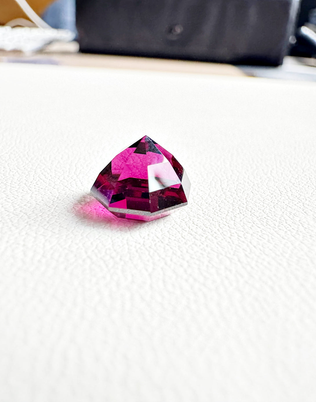 Octagon Rhodolite Garnet | 5.11 ct Malawi Garnet - LUVICI GEMS INTERNATIONAL