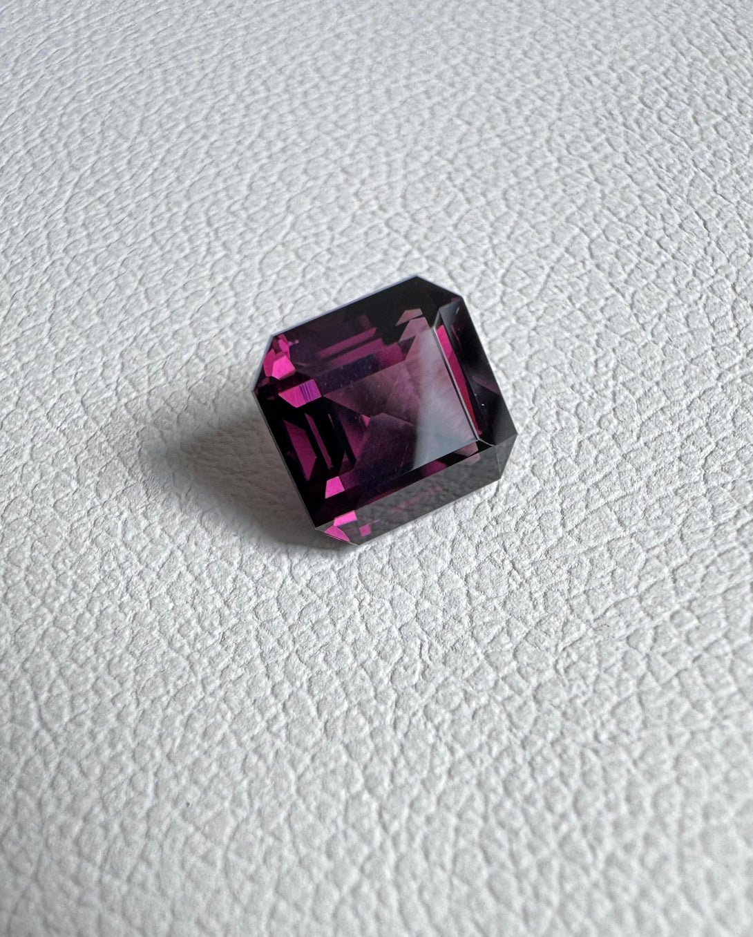 The Majestic Palatinate | 1.43 ct Purple Spinel - LUVICI GEMS INTERNATIONAL