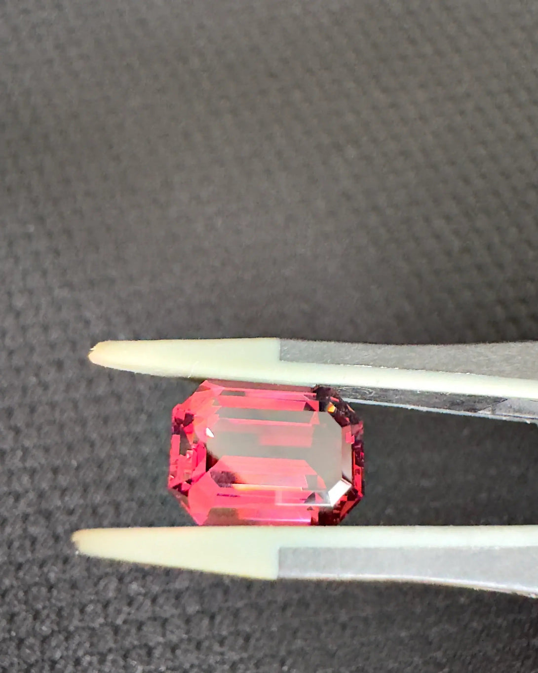 4.18 ct Pinkish Red Malaia Garnet | Tanga Rarest Jewel - LUVICI GEMS INTERNATIONAL