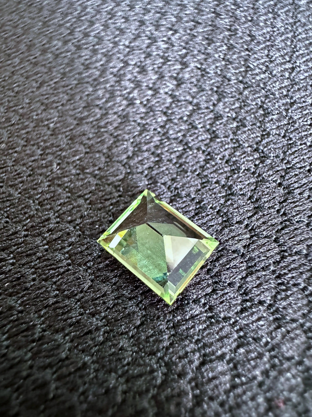 Baguette Excellence | 1.74ct Grossular Mint Garnet - LUVICI GEMS INTERNATIONAL