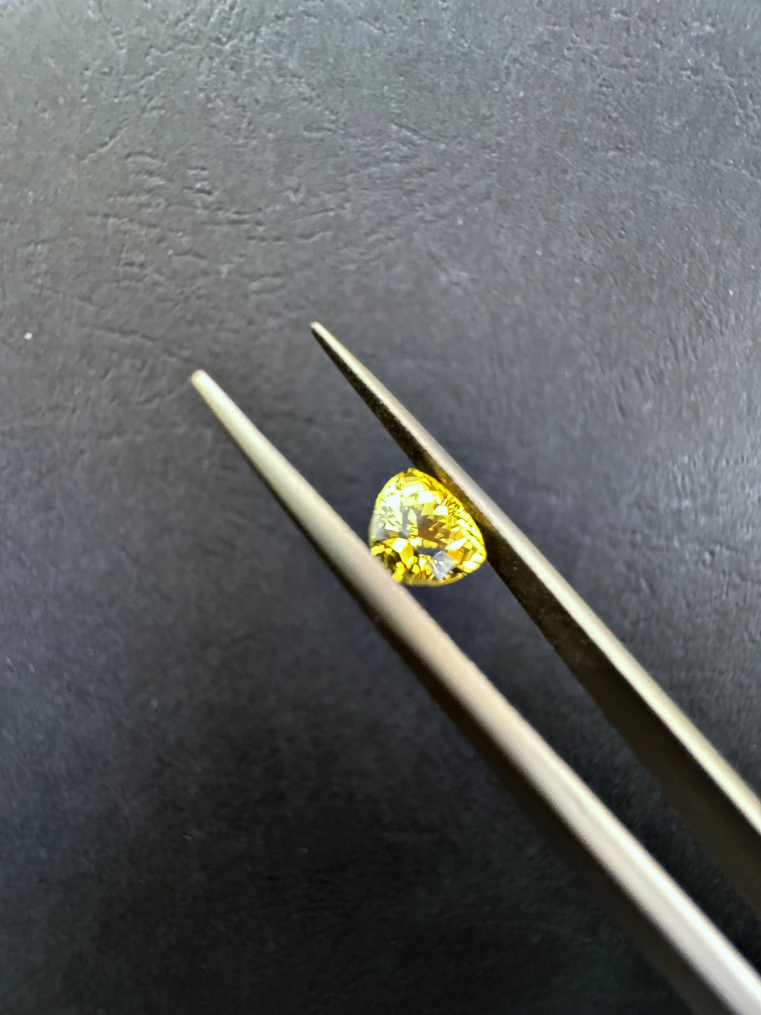 Sun kissed Brilliance | Brilliant Yellow Sapphire 1.16 ct - LUVICI GEMS INTERNATIONAL