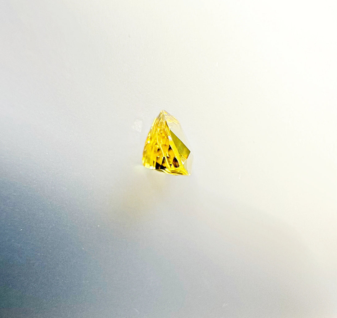 Sun kissed Brilliance | Brilliant Yellow Sapphire 1.16 ct - LUVICI GEMS INTERNATIONAL