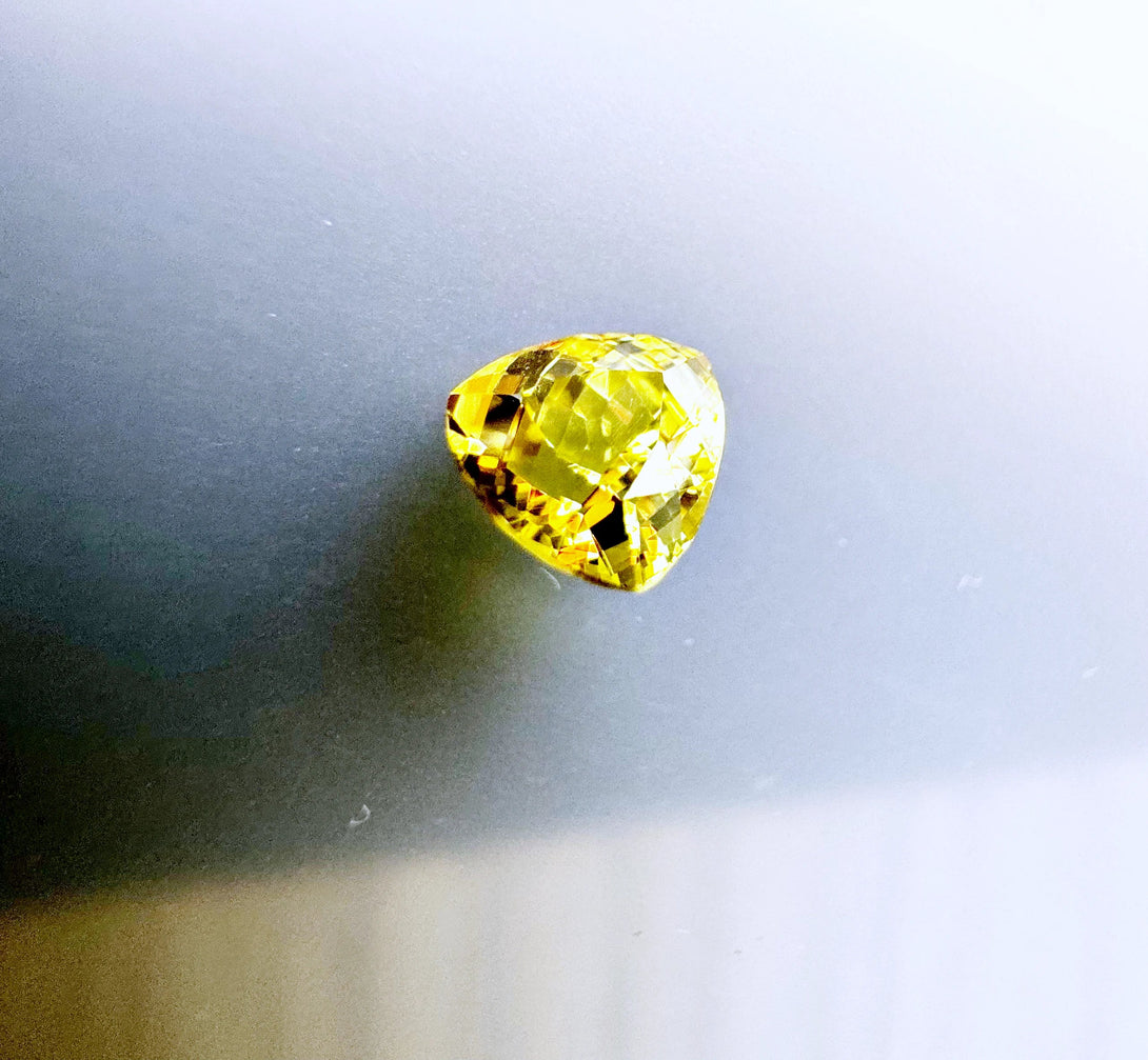 Sun kissed Brilliance | Brilliant Yellow Sapphire 1.16 ct - LUVICI GEMS INTERNATIONAL