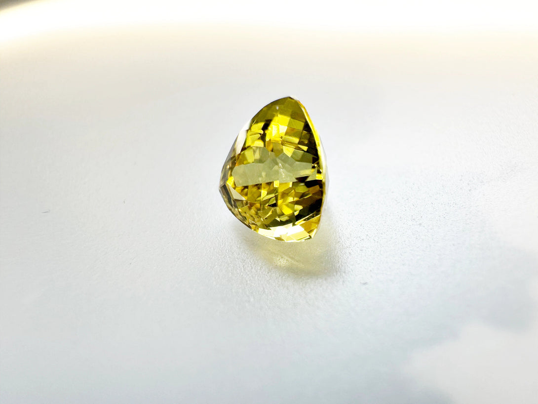Sun kissed Brilliance | Brilliant Yellow Sapphire 1.16 ct - LUVICI GEMS INTERNATIONAL