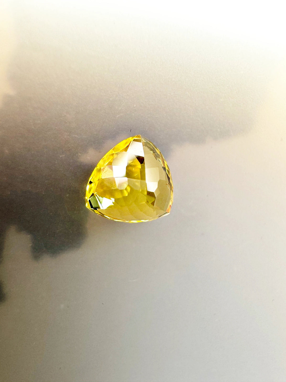 Sun kissed Brilliance | Brilliant Yellow Sapphire 1.16 ct - LUVICI GEMS INTERNATIONAL