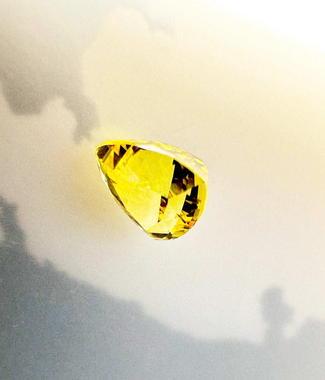 Sun kissed Brilliance | Brilliant Yellow Sapphire 1.16 ct - LUVICI GEMS INTERNATIONAL