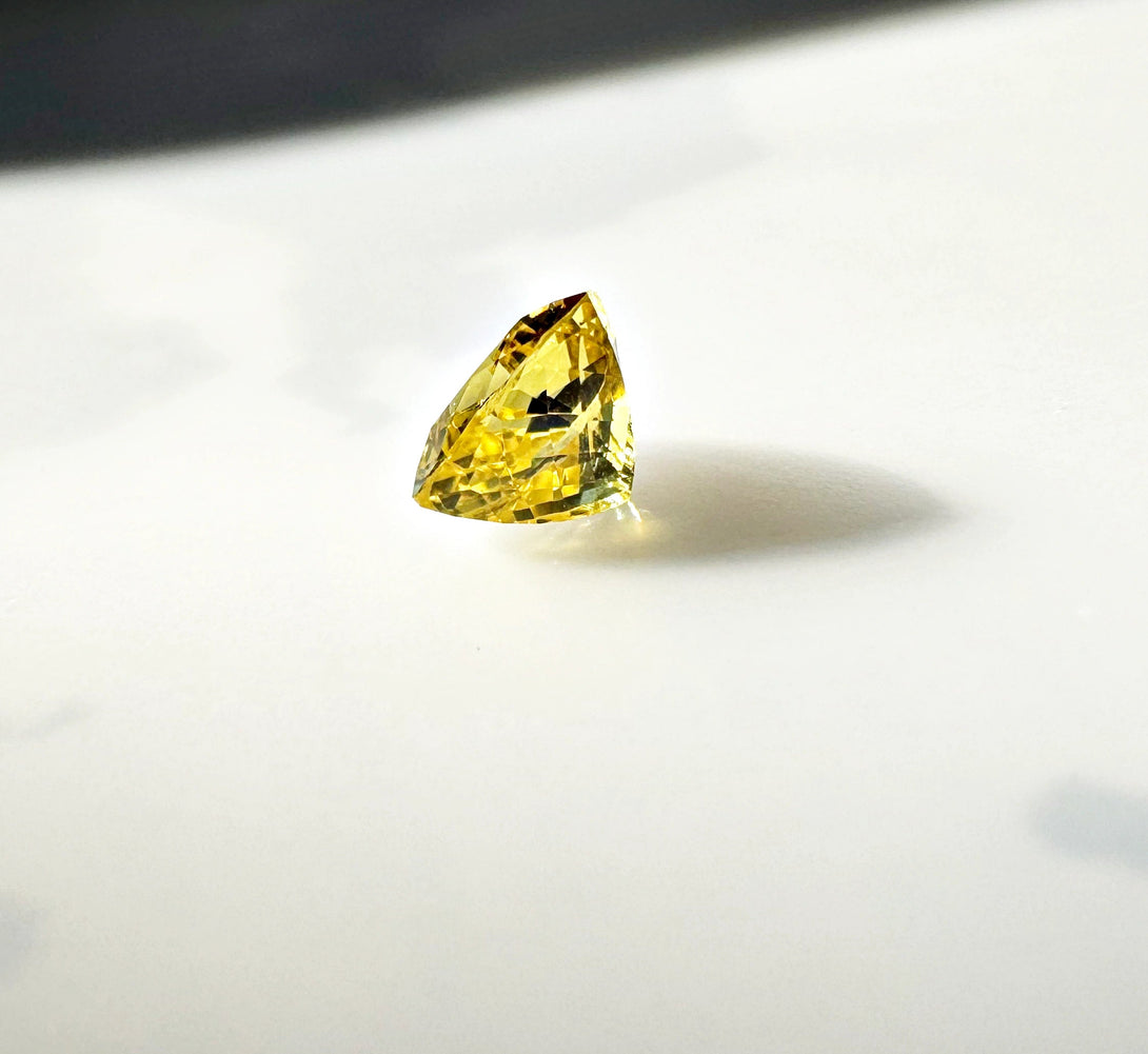Sun kissed Brilliance | Brilliant Yellow Sapphire 1.16 ct - LUVICI GEMS INTERNATIONAL