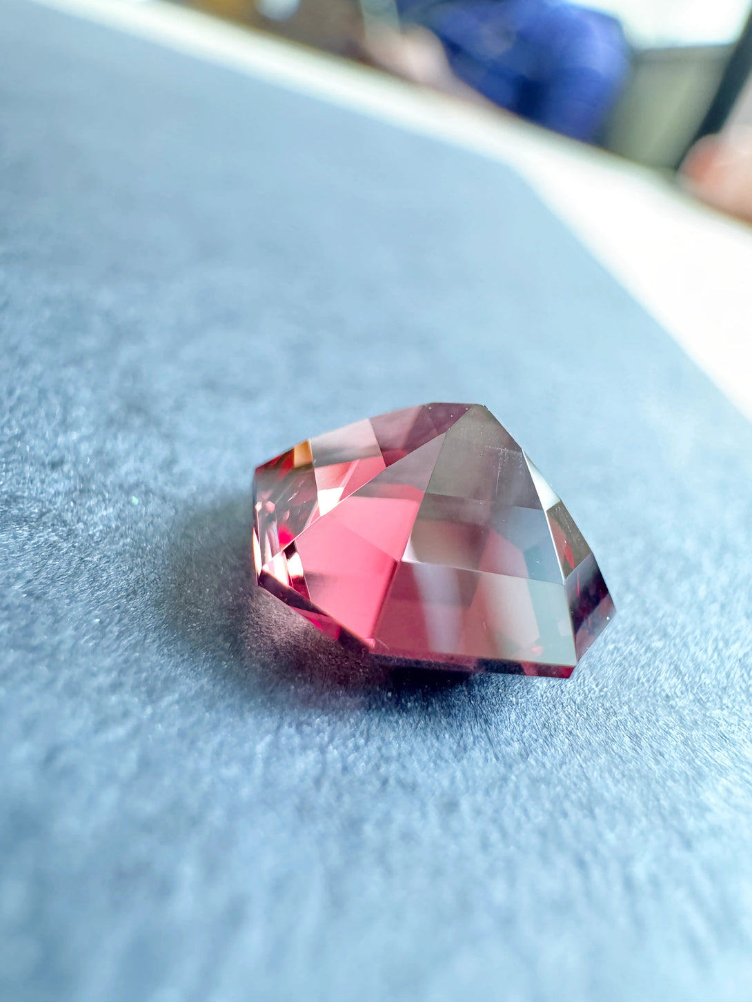 The Ultimate illusionist | Tanzanian Tanga Color Shift Garnet 4.08 ct LUVICI GEMS INTERNATIONAL