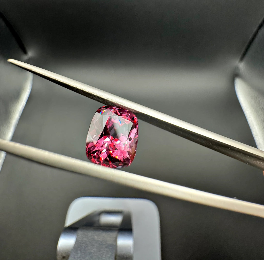 The Optical Illusionist | Tanzanian Color Shift Garnet 5.46 ct LUVICI GEMS INTERNATIONAL