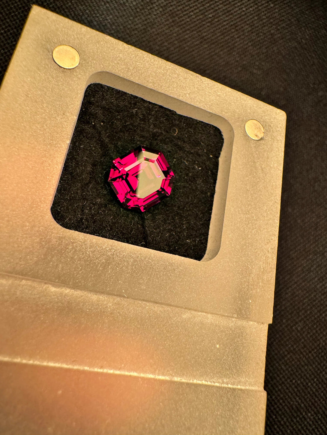 The Ultimate illusionist | Tanzanian Tanga Color Shift Garnet 4.08 ct LUVICI GEMS INTERNATIONAL