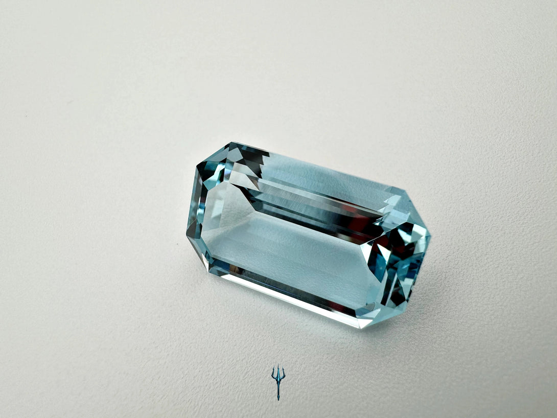 Sky Blue Azuréen Aquamarine 20.93ct | An ode to the mines of Nampula LUVICI GEMS INTERNATIONAL