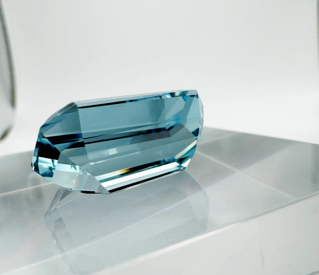 Sky Blue Azuréen Aquamarine 20.93ct | An ode to the mines of Nampula LUVICI GEMS INTERNATIONAL