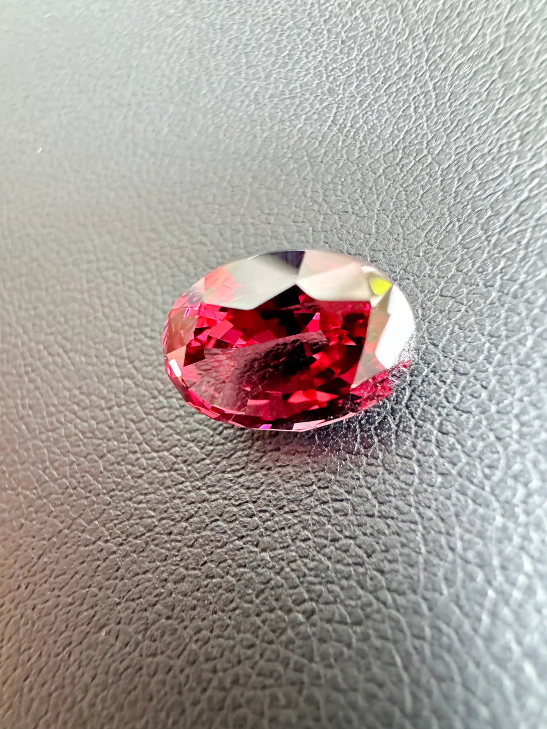 4.62 ct MALAIA OVAL | THE MAJESTIC RED PINK GARNET - LUVICI GEMS INTERNATIONAL