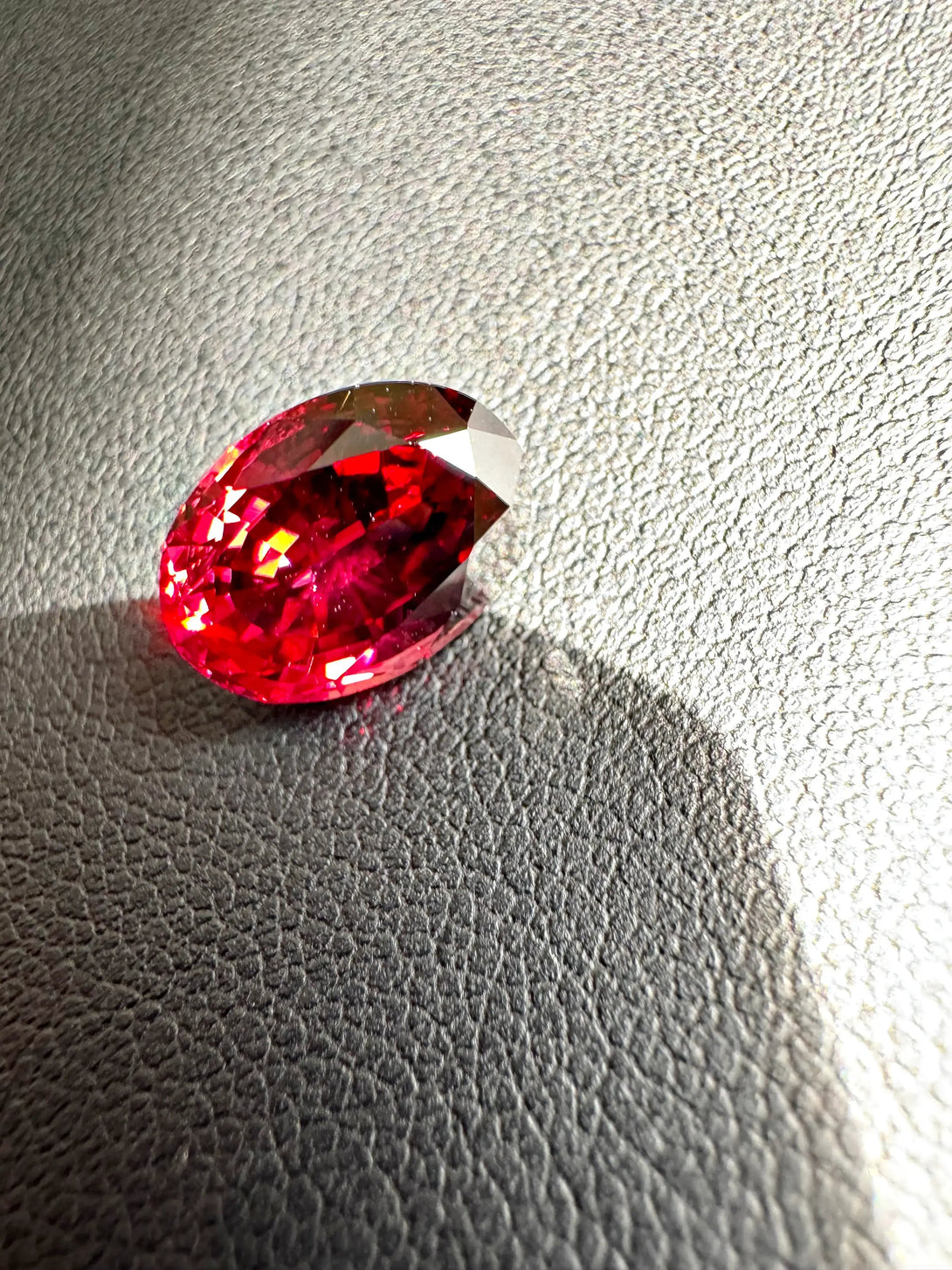4.62 ct MALAIA OVAL | THE MAJESTIC RED PINK GARNET - LUVICI GEMS INTERNATIONAL