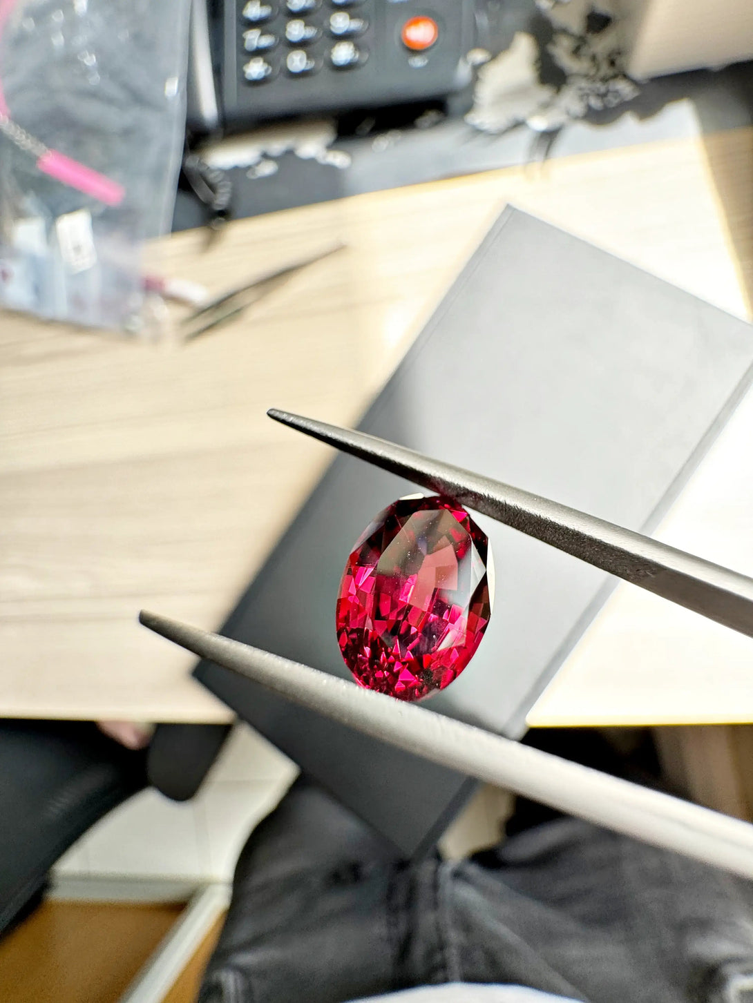 4.62 ct MALAIA OVAL | THE MAJESTIC RED PINK GARNET - LUVICI GEMS INTERNATIONAL