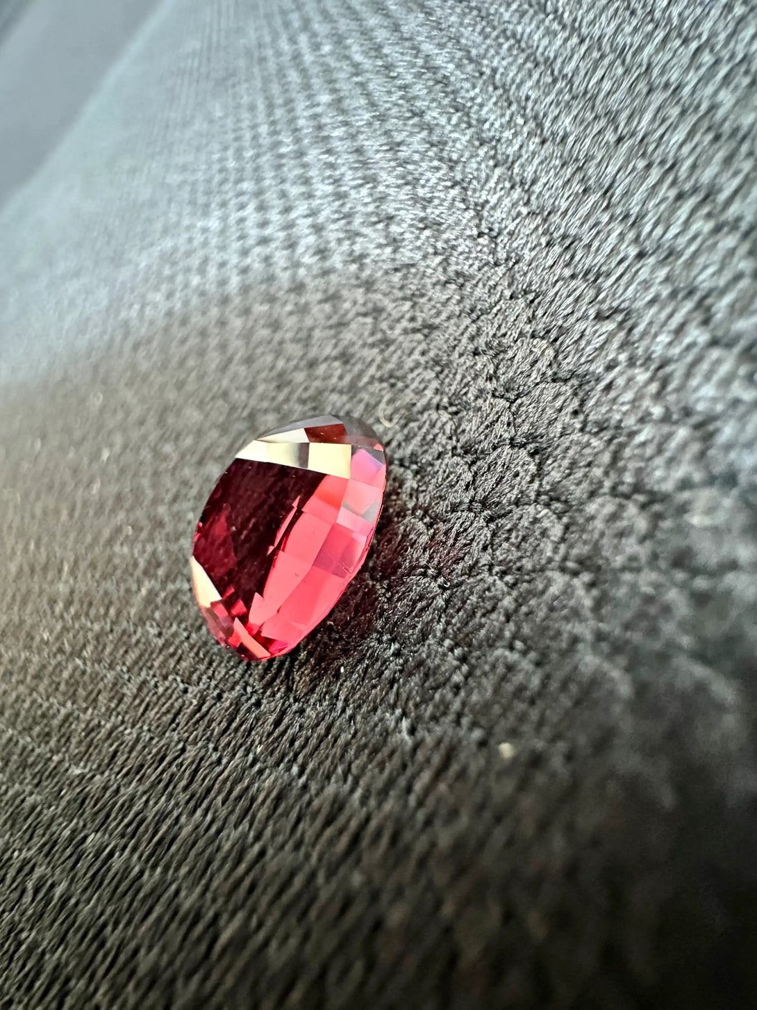 4.62 ct MALAIA OVAL | THE MAJESTIC RED PINK GARNET - LUVICI GEMS INTERNATIONAL