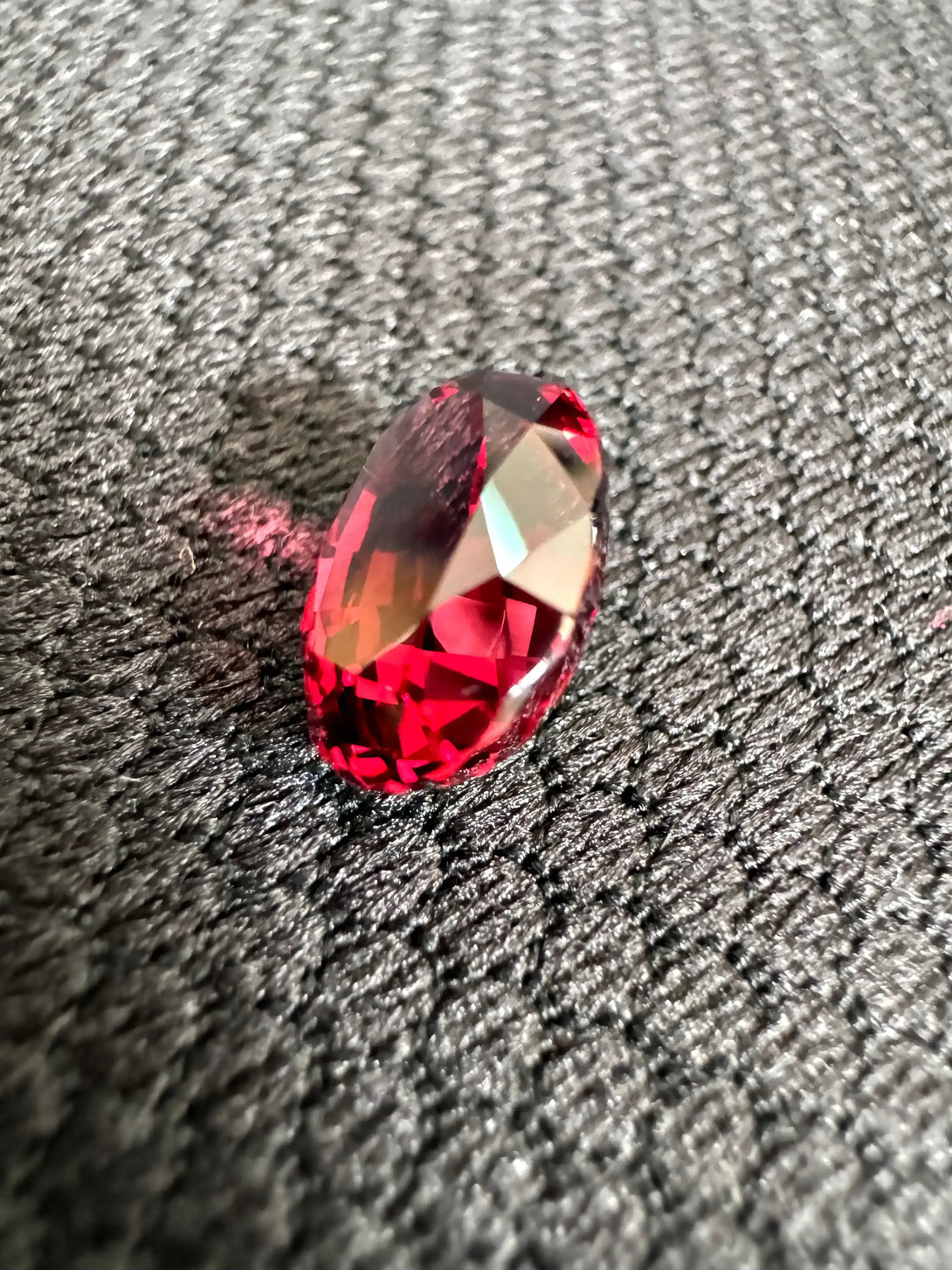 4.62 ct MALAIA OVAL | THE MAJESTIC RED PINK GARNET - LUVICI GEMS INTERNATIONAL