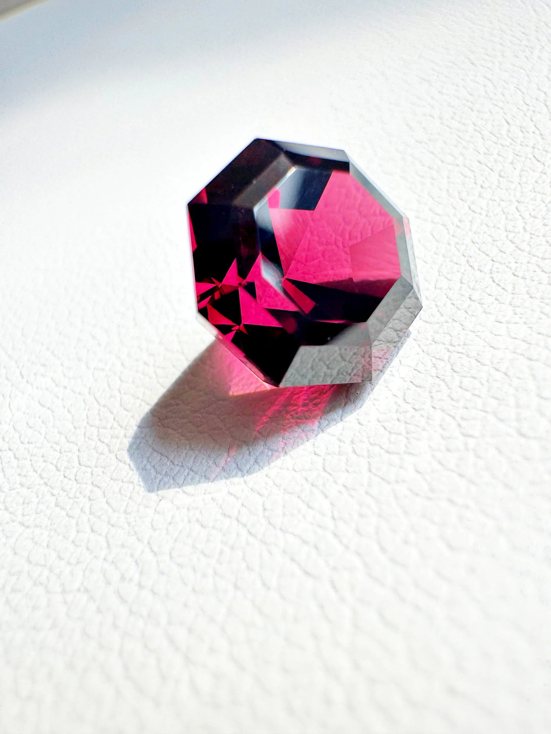 Malawi Octagon Rhodolite - 6.16ct - LUVICI GEMS INTERNATIONAL