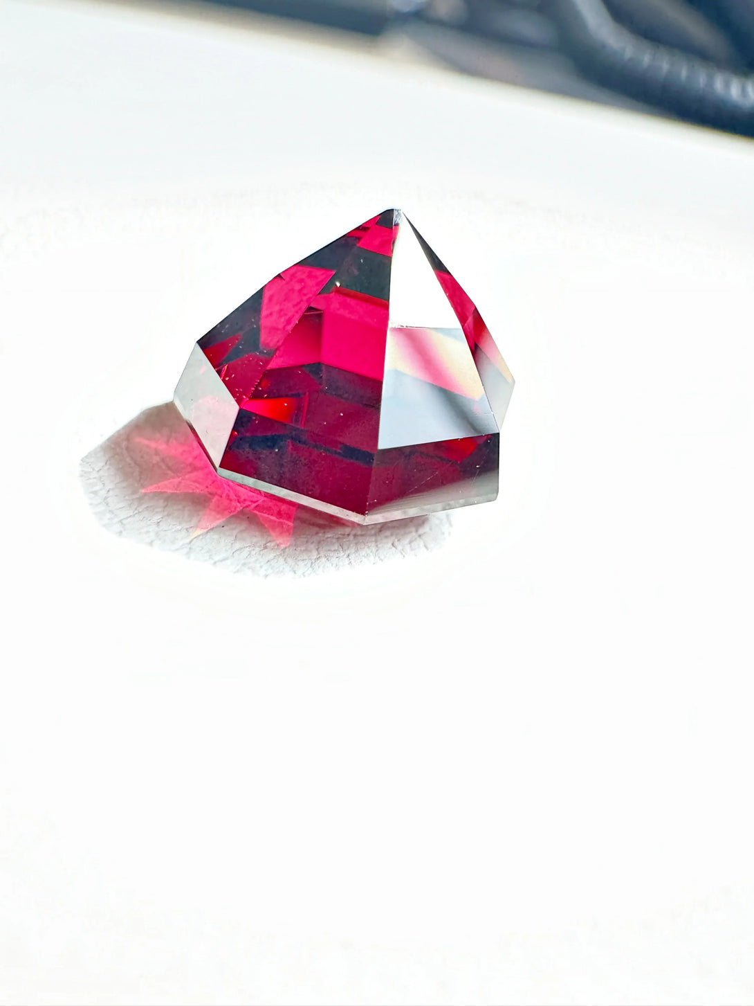 Malawi Octagon Rhodolite - 6.16ct - LUVICI GEMS INTERNATIONAL