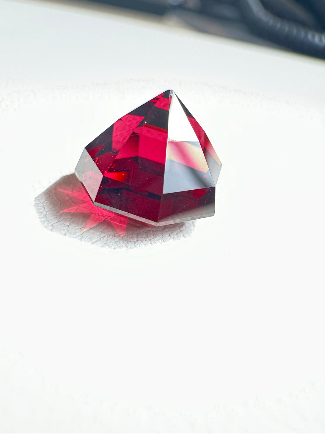 Malawi Octagon Rhodolite - 6.16ct - LUVICI GEMS INTERNATIONAL