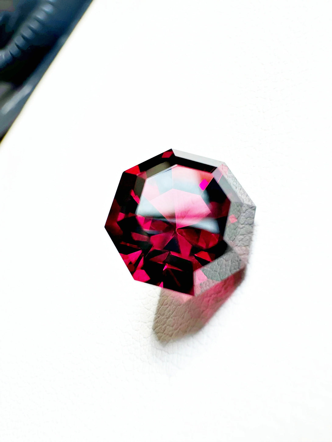 Malawi Octagon Rhodolite - 6.16ct - LUVICI GEMS INTERNATIONAL