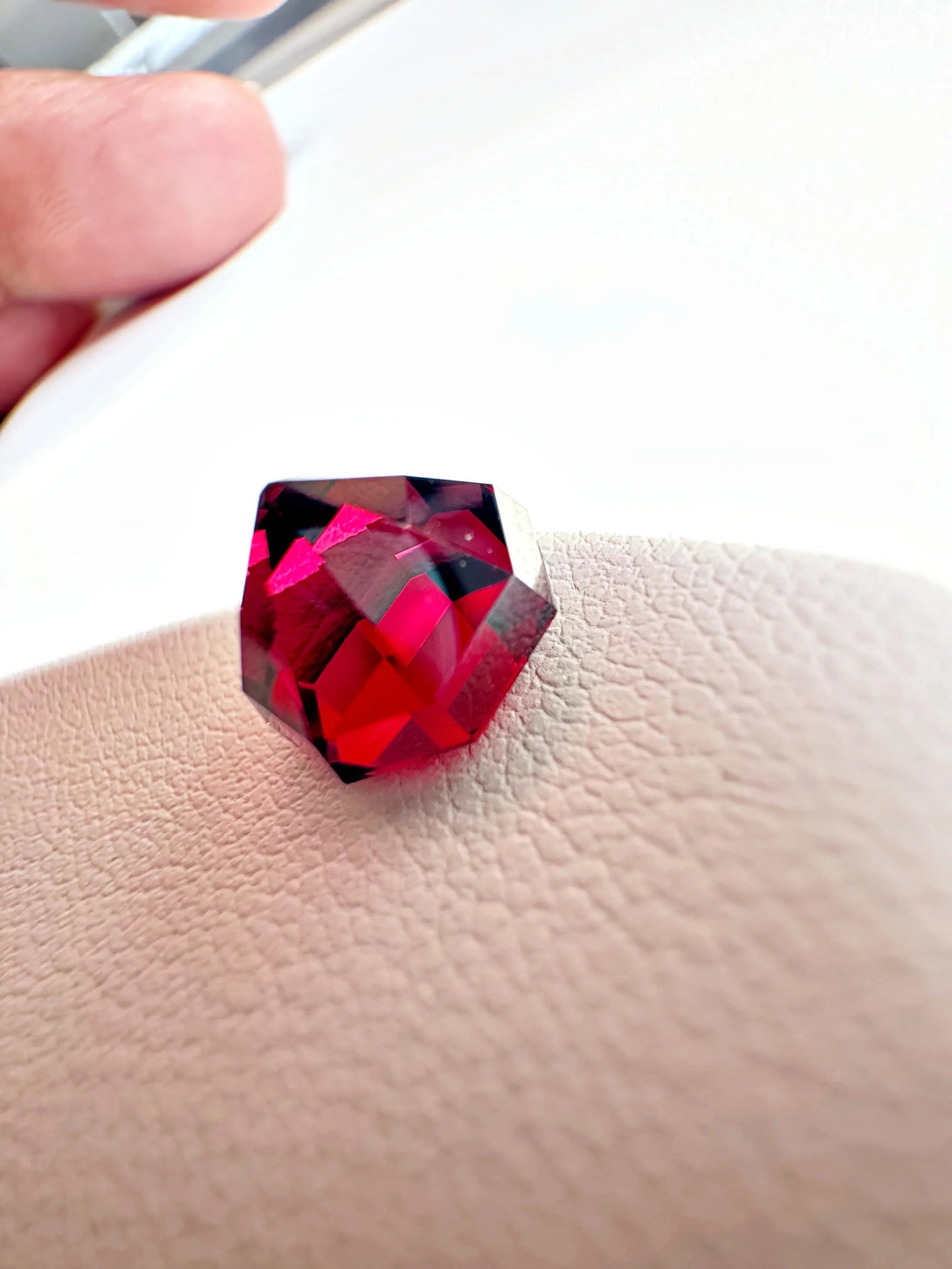 Malawi Octagon Rhodolite - 6.16ct - LUVICI GEMS INTERNATIONAL