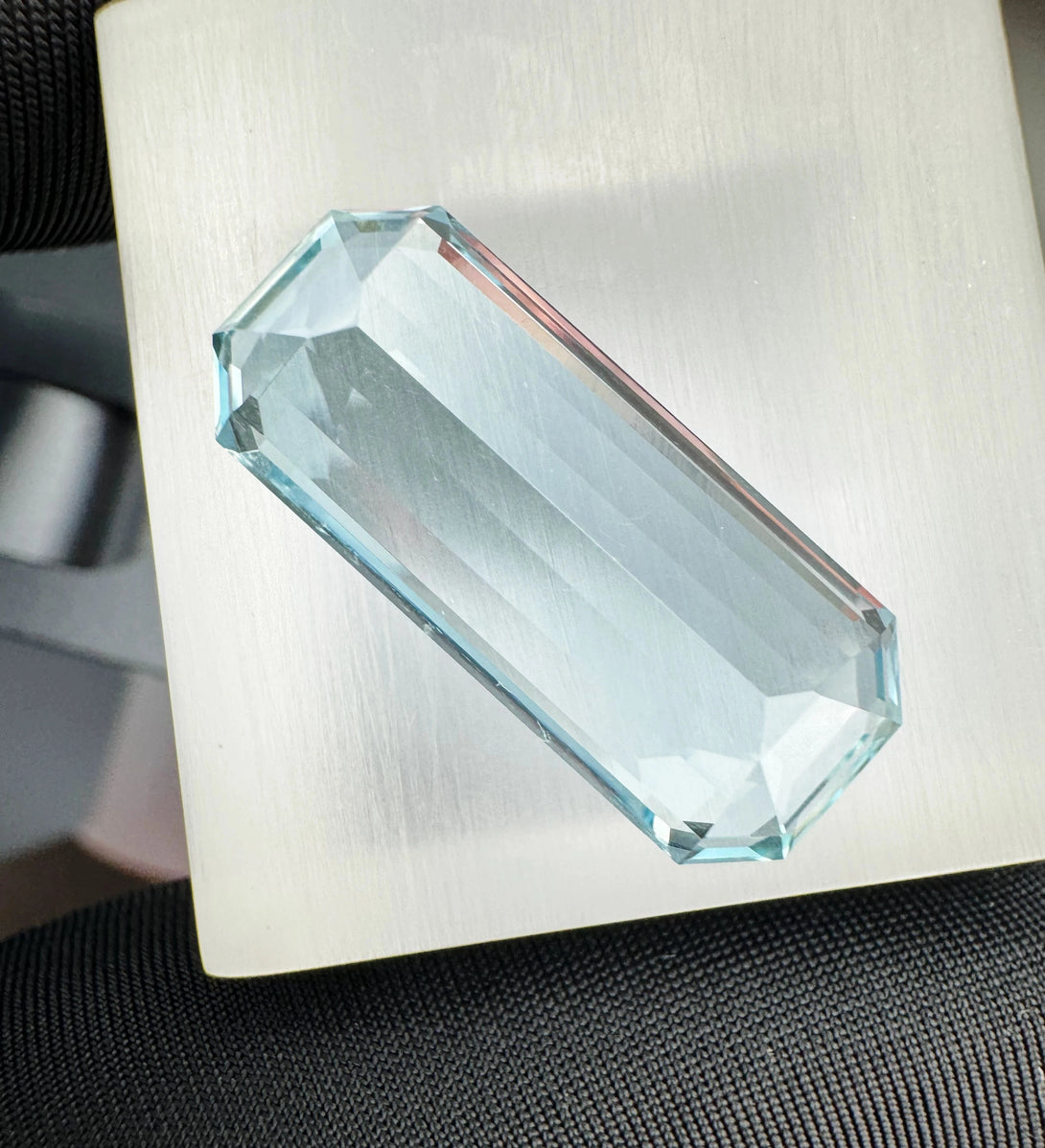 SKY BLU AQUAMRINE 11.4CT | THE MAJESTIC GLACIAL MUSE LA MAISON | THE OFFICIAL LUVICI STORE