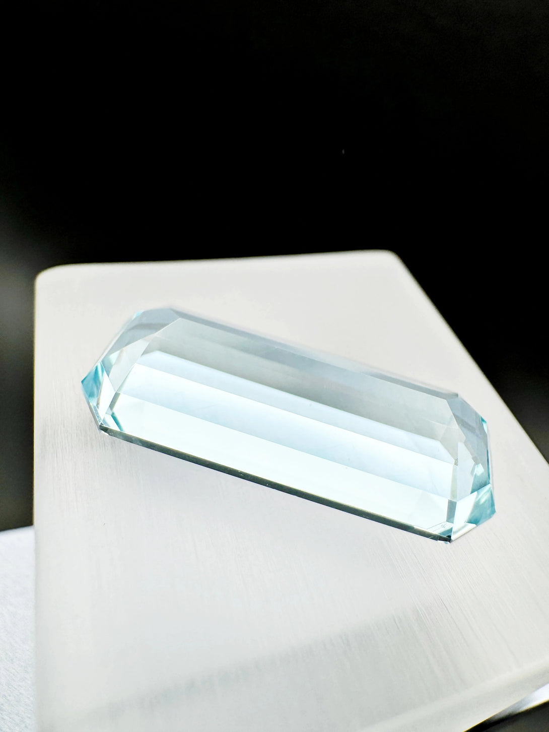SKY BLU AQUAMRINE 11.4CT | THE MAJESTIC GLACIAL MUSE LA MAISON | THE OFFICIAL LUVICI STORE