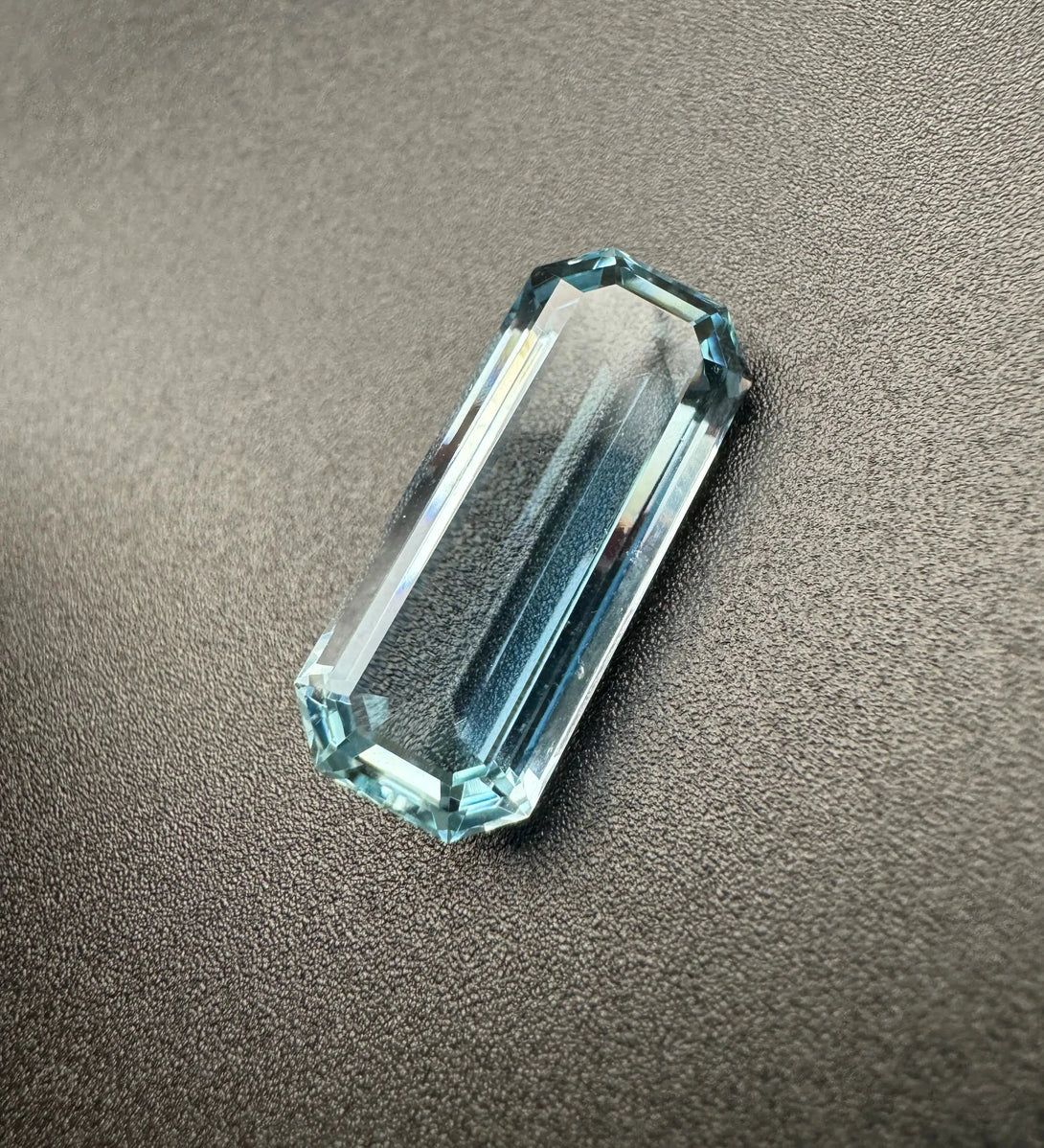 SKY BLU AQUAMRINE 11.4CT | THE MAJESTIC GLACIAL MUSE LA MAISON | THE OFFICIAL LUVICI STORE