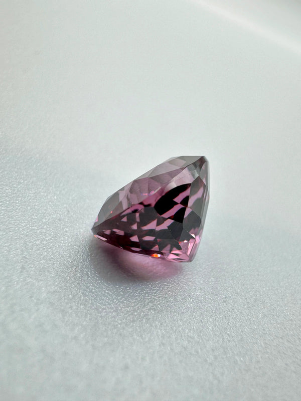 The Optical Illusionist | Tanzanian Color Shift Garnet 5.46 ct LUVICI GEMS INTERNATIONAL